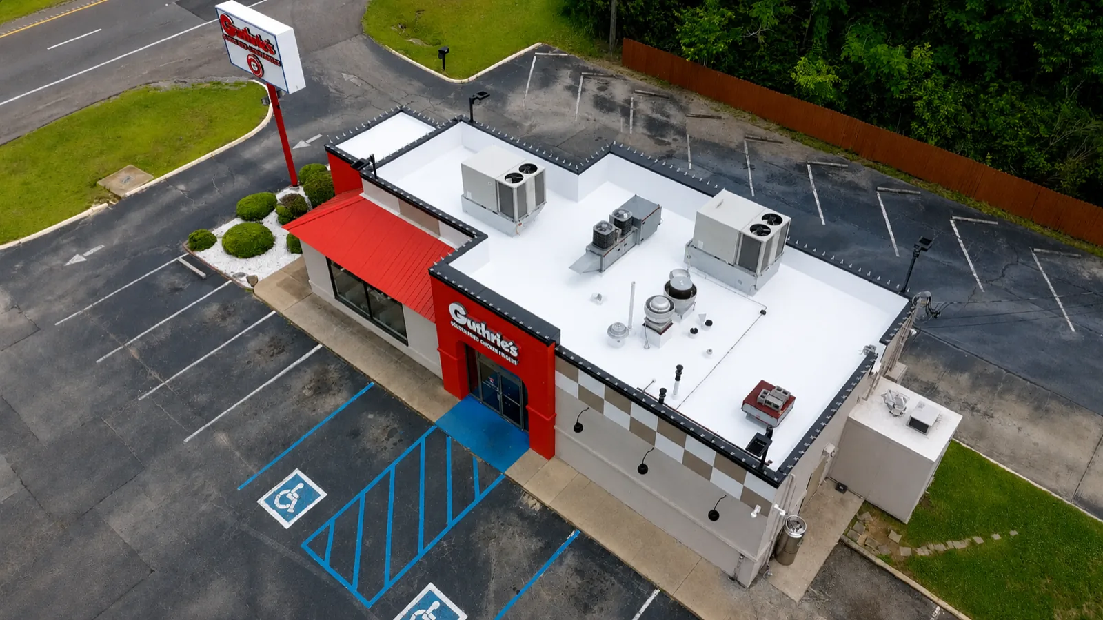White flat membrane roof with rooftop HVAC units on a Guthrie's restaurant, Dora AL
